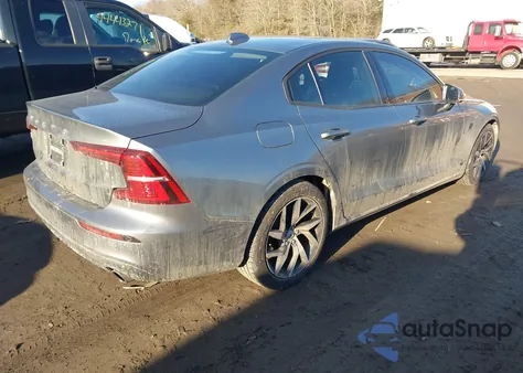 2020 Volvo S60 T5 Momentum z USA, uszkodzony, nr VIN 7JR102FK8LG037142